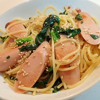 ガラスープで　魚肉ソーセージとほうれん草のパスタ